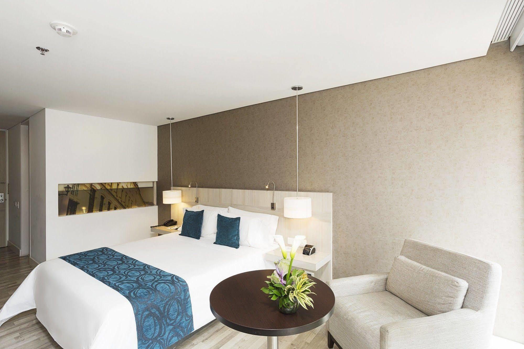 Hotel Bh Bicentenario Bogota Exterior photo